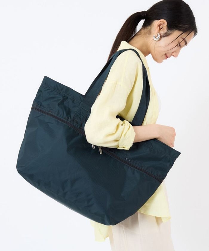 【レスポートサック/LeSportsac】のCARLIN ZIP TOP TOTE BAG/ミッドナイトグリーン インテリア・キッズ・メンズ・レディースファッション・服の通販 founy(ファニー) https://founy.com/ ファッション Fashion レディースファッション WOMEN バッグ Bag 軽量 Lightweight シンプル Simple スポーツ Sports トラベル Travel プリント Print ボストン Boston ポケット Pocket 無地 Plain Color ラップ Wrap おすすめ Recommend 旅行 Travel ビジネス 仕事 通勤 Business |ID: prp329100004514398 ipo3291000000031894726