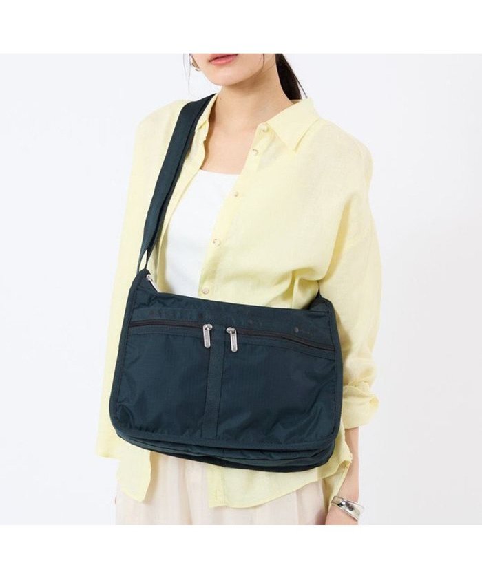【レスポートサック/LeSportsac】のDELUXE EVERYDAY BAG/ミッドナイトグリーン インテリア・キッズ・メンズ・レディースファッション・服の通販 founy(ファニー) https://founy.com/ ファッション Fashion レディースファッション Fashion for Women アウトドア Outdoor Clothing 傘 Umbrella, Parasol 軽量 Lightweight, Ultra Light シンプル Simple, Minimal スポーツ Sports, Activewear トラベル Travel, Travel Gear 手帳 Planner, Notebook 人気 Popular, Best Seller プリント Print, Printed Pattern ポケット Pocket, Pocket Detail ポーチ Pouch, Small Case 無地 Plain, Solid Color 旅行 Travel |ID: prp329100004514435 ipo3291000000032738690