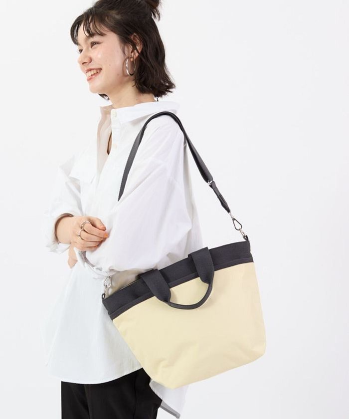 【レスポートサック/LeSportsac】のBUCKET TOTE/レモンメレンゲ/サンダー インテリア・キッズ・メンズ・レディースファッション・服の通販 founy(ファニー) https://founy.com/ ファッション Fashion レディースファッション Fashion for Women バッグ Bags イエロー Yellow 軽量 Lightweight, Ultra Light 財布 Wallet, Purse トラベル Travel, Travel Gear プリント Print, Printed Pattern ポケット Pocket, Pocket Detail 無地 Plain, Solid Color 旅行 Travel |ID: prp329100004514521 ipo3291000000032739853
