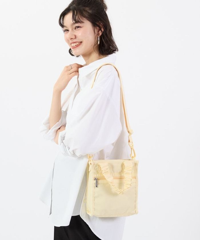 【レスポートサック/LeSportsac】のGH MINI N/S TOTE/レモンメレンゲ インテリア・キッズ・メンズ・レディースファッション・服の通販 founy(ファニー) https://founy.com/ ファッション Fashion レディースファッション Fashion for Women バッグ Bags アウトドア Outdoor Clothing イエロー Yellow ギャザー Gathered, Ruffled 軽量 Lightweight, Ultra Light ショルダー Shoulder, Shoulder Strap シンプル Simple, Minimal スマート Smart, Elegant 財布 Wallet, Purse プリント Print, Printed Pattern ポケット Pocket, Pocket Detail ポーチ Pouch, Small Case 無地 Plain, Solid Color おすすめ Recommended / Our Picks 旅行 Travel |ID: prp329100004514532 ipo3291000000032739864