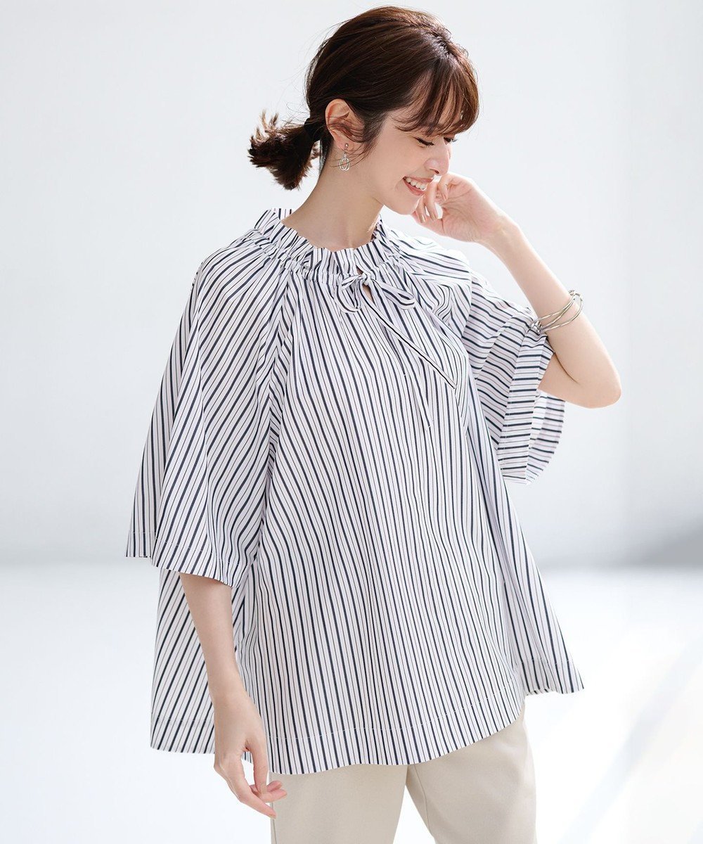 【アンフィーロ 自由区/UNFILO】の【洗える】フリルネック ブラウス 人気、トレンドファッション・服の通販 founy(ファニー) 　ファッション　Fashion　レディースファッション　Fashion for Women　トップス・カットソー　Cut & Sew Tops　シャツ・ブラウス・オフィスカジュアル　Elegant Blouses & Button-Ups　ギャザー　Gathered, Ruffled　スキッパー　Skipper, Open Collar　スリーブ　Sleeve, Long Sleeve / Short Sleeve　デニム　Denim, Jeans Material　ドレープ　Drape, Draping Fabric　フェミニン　Feminine, Girly　フリル　Frill, Ruffle　フレア　Flare, Flared　リボン　Ribbon, Bow　夏　Summer　春　Spring　S/S・春夏　SS, Spring/Summer, Warm Season　洗える　Machine Washable　 other-1|ID: prp329100004515550 ipo3291000000032541965