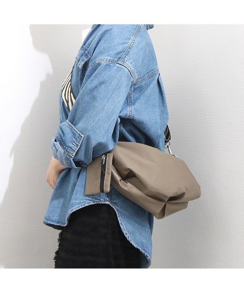 【アンビリオン/UNBILLION】のカシュカシュ cachecache / ワイドテープナイロンショルダー インテリア・キッズ・メンズ・レディースファッション・服の通販 founy(ファニー) 　ファッション　Fashion　レディースファッション　Fashion for Women　アニマル　Animal Print　カラフル　Colorful Design　ショルダー　Shoulder, Shoulder Strap　財布　Wallet, Purse　ハンド　Hand, Handmade　ポーチ　Pouch, Small Case　ミックス　Mix, Mixed Style　モチーフ　Motif, Design Theme　再入荷　Restock / Back in Stock　おすすめ　Recommended / Our Picks　旅行　Travel　ブラウン|ID: prp329100004515566 ipo3291000000033387409