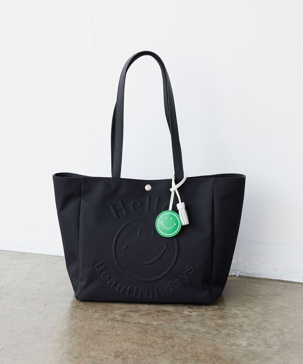 【トプカピ/TOPKAPI】の【Breath TOPKAPI】SMILE COLLECTION エンボス スマイル ビッグ トートバッグ /スマイルチャーム付き インテリア・キッズ・メンズ・レディースファッション・服の通販 founy(ファニー) 　ファッション　Fashion　レディースファッション　WOMEN　バッグ　Bag　キャンバス　Canvas　チャーム　Charm　ビッグ　Big　フラップ　Flap　フロント　Front　ポケット　Pocket　モチーフ　Motif　NEW・新作・新着・新入荷　New Arrivals　ブラック|ID: prp329100004516498 ipo3291000000031917775