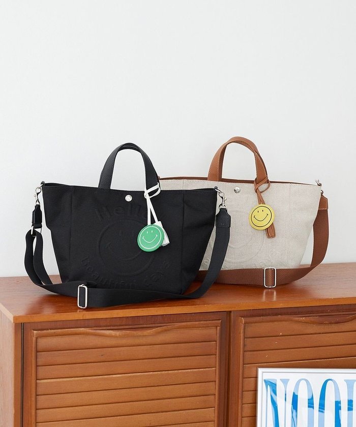 【トプカピ/TOPKAPI】の【Breath TOPKAPI】SMILE COLLECTION エンボス スマイル 2way トートバッグ /スマイルチャーム付き インテリア・キッズ・メンズ・レディースファッション・服の通販 founy(ファニー) https://founy.com/ ファッション Fashion レディースファッション WOMEN バッグ Bag キャンバス Canvas チャーム Charm フロント Front ポケット Pocket モチーフ Motif NEW・新作・新着・新入荷 New Arrivals |ID: prp329100004516500 ipo3291000000031917787