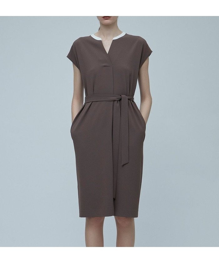 【ベイジ,/BEIGE,】のCINDY / Vネックワンピース インテリア・キッズ・メンズ・レディースファッション・服の通販 founy(ファニー) https://founy.com/ ファッション Fashion レディースファッション WOMEN ワンピース Dress サテン Satin ジャケット Jacket ストレッチ Stretch ストレート Straight スリット Slit スリーブ Sleeve セットアップ Set Up トリミング Trimming 定番 Standard フレンチ French A/W・秋冬 Aw・Autumn/Winter・Fw・Fall-Winter S/S・春夏 Ss・Spring/Summer 夏 Summer エレガント 上品 Elegant |ID: prp329100004517642 ipo3291000000031931035