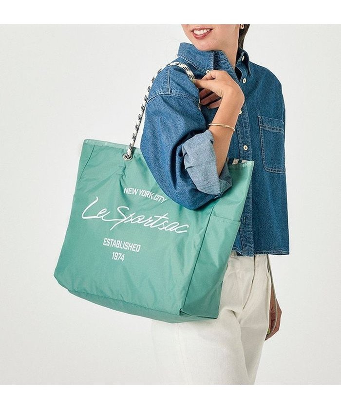 【レスポートサック/LeSportsac】のLARGE 2 WAY TOTE/2WAYセージグリーンスクリプト インテリア・キッズ・メンズ・レディースファッション・服の通販 founy(ファニー) https://founy.com/ ファッション Fashion レディースファッション WOMEN バッグ Bag 軽量 Lightweight シンプル Simple ストライプ Stripe トラベル Travel プリント Print ポケット Pocket リバーシブル Reversible おすすめ Recommend 旅行 Travel ビジネス 仕事 通勤 Business |ID: prp329100004519712 ipo3291000000031950751