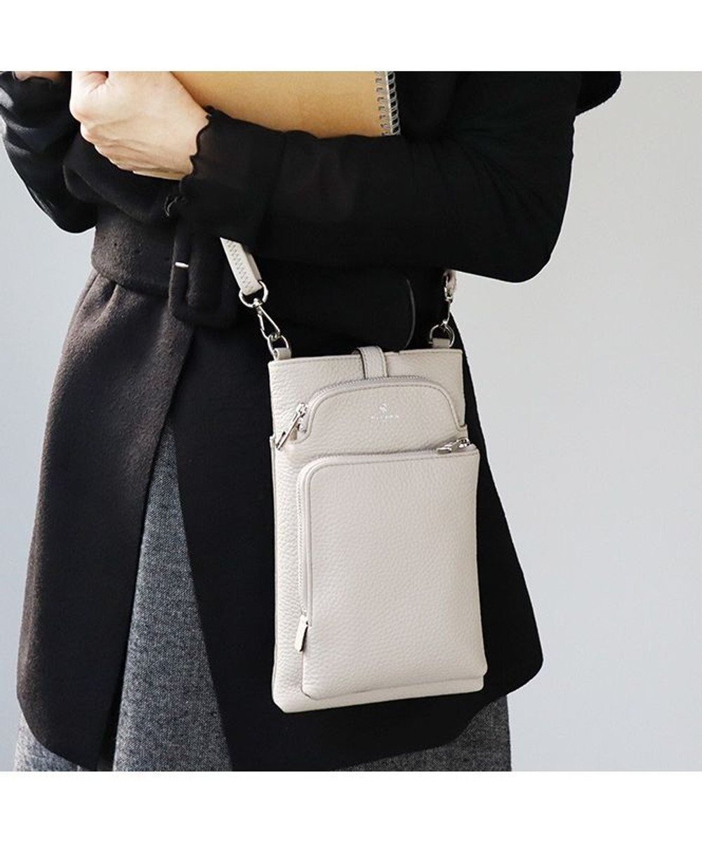 【ペレボルサ/PELLE BORSA】のスリムポシェット Comfy 6701 インテリア・キッズ・メンズ・レディースファッション・服の通販 founy(ファニー) 　ファッション　Fashion　レディースファッション　WOMEN　コンパクト　Compact　ショルダー　Shoulder　スマホ　Smartphone　スマート　Smart　スリム　Slim　財布　Wallet　フロント　Front　ポケット　Pocket　ポシェット　Pochette　ラウンド　Round　おすすめ　Recommend　旅行　Travel　スモーキーホワイト|ID: prp329100004519732 ipo3291000000031950971