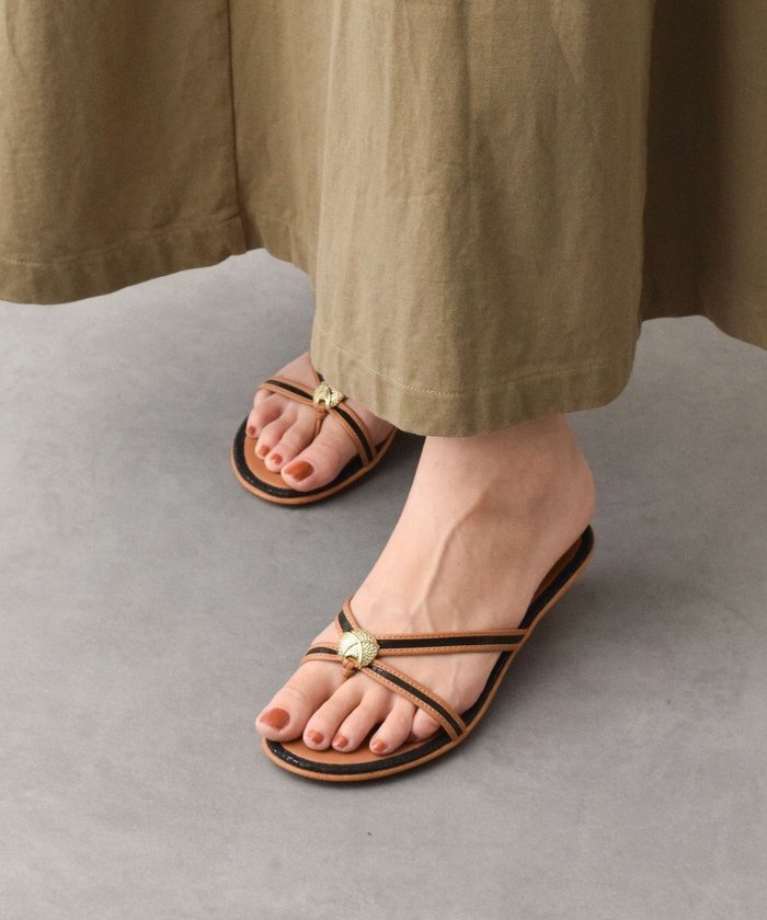 【インター ショシュール/INTER-CHAUSSURES】の【ITALIAN SHOEMAKERS】シェルモチーフ トングサンダル インテリア・キッズ・メンズ・レディースファッション・服の通販 founy(ファニー) https://founy.com/ ファッション Fashion レディースファッション Ladies' Fashion Online おすすめ Recommend イタリア Italy インソール Insole クッション Cushion サンダル Sandals シューズ Shoes メタリック Metallic モチーフ Motif ラップ Wrap 人気 Popularity 夏 Summer 旅行 Travel S/S・春夏 Ss・Spring/Summer A/W・秋冬 Aw・Autumn/Winter・Fw・Fall-Winter |ID: prp329100004519740 ipo3291000000032603177