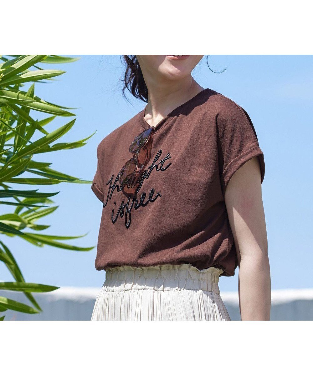 【ティアクラッセ/Tiaclasse】の【洗える】立体刺繍ロゴTシャツカットソー インテリア・キッズ・メンズ・レディースファッション・服の通販 founy(ファニー) 　ファッション　Fashion　レディースファッション　WOMEN　トップス・カットソー　Tops/Tshirt　シャツ/ブラウス　Shirts/Blouses　ロング / Tシャツ　T-Shirts　カットソー　Cut and Sewn　アクセサリー　Accessories　春　Spring　洗える　Washable　秋　Autumn/Fall　カットソー　Cut And Sew　カーディガン　Cardigan　シンプル　Simple　スリット　Slit　チュニック　Tunic　トレンド　Trend　ポケット　Pocket　ラウンド　Round　S/S・春夏　Ss・Spring/Summer　再入荷　Restock/Back In Stock/Re Arrival　夏　Summer　エレガント 上品　Elegant　NEW・新作・新着・新入荷　New Arrivals　ブラウン|ID: prp329100004519757 ipo3291000000031951521