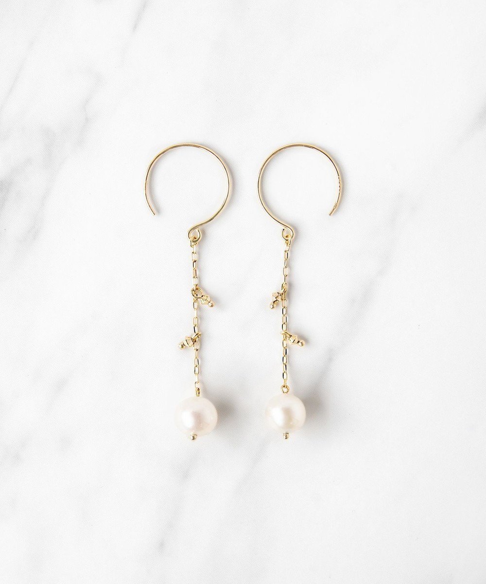 【トッカ/TOCCA】の【WEB限定】SEEDS PEARL PIERCED EARRINGS K10イエローゴールド 淡水パールピアス インテリア・キッズ・メンズ・レディースファッション・服の通販 founy(ファニー) 　ファッション　Fashion　レディースファッション　WOMEN　ジュエリー　Jewelry　リング　Rings　イヤリング　Earrings　アクセサリー　Accessories　イエロー　Yellow　チェーン　Chain　パール　Pearl　フープ　Hoop　ポーチ　Pouch　モダン　Modern　イエローゴールド系|ID: prp329100004520620 ipo3291000000031966814