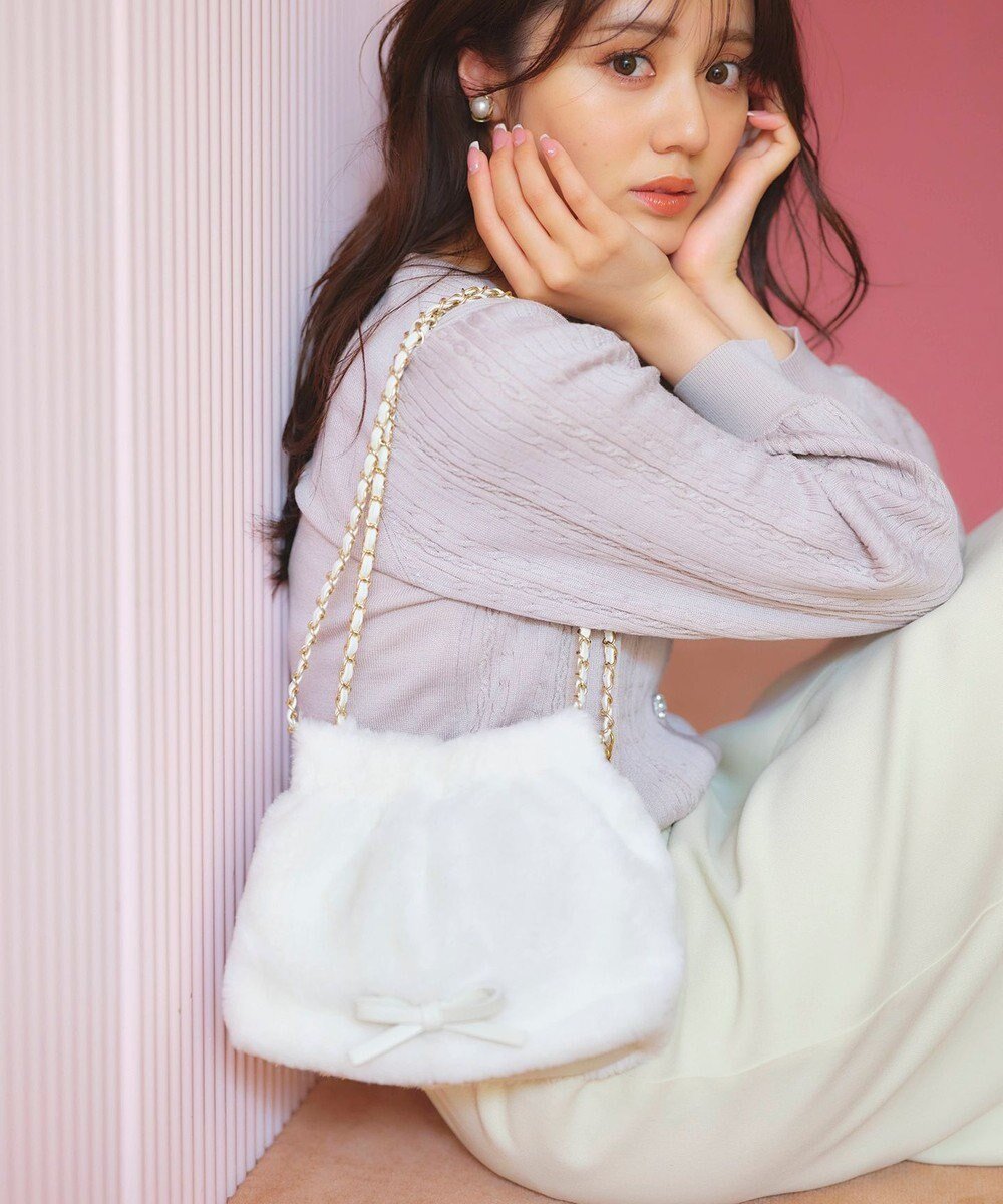 【フェルゥ/Feroux】のキルティング&エコファー チェーンバッグ インテリア・キッズ・メンズ・レディースファッション・服の通販 founy(ファニー) 　ファッション　Fashion　レディースファッション　WOMEN　バッグ　Bag　キルティング　Quilting　クラシカル　Classical　ショルダー　Shoulder　チェーン　Chain　トレンド　Trend　リボン　Ribbon　エレガント 上品　Elegant　巾着　Purse　ホワイト系|ID: prp329100004520963 ipo3291000000031972803