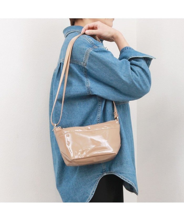 【アンビリオン/UNBILLION】のカシュカシュ cachecache / ソフトエナメル舟型ショルダー インテリア・キッズ・メンズ・レディースファッション・服の通販 founy(ファニー) https://founy.com/ ファッション Fashion レディースファッション WOMEN エナメル Enamel カラフル Colorful ショルダー Shoulder 財布 Wallet ハンド Hand フォルム Form ポケット Pocket ミックス Mix モチーフ Motif 再入荷 Restock/Back In Stock/Re Arrival エレガント 上品 Elegant |ID: prp329100004521175 ipo3291000000031975696