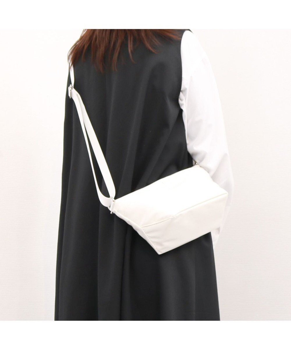 【アンビリオン/UNBILLION】のカシュカシュ cachecache / ソフトエナメル舟型ショルダー インテリア・キッズ・メンズ・レディースファッション・服の通販 founy(ファニー) 　ファッション　Fashion　レディースファッション　WOMEN　エナメル　Enamel　カラフル　Colorful　ショルダー　Shoulder　財布　Wallet　ハンド　Hand　フォルム　Form　ポケット　Pocket　ミックス　Mix　モチーフ　Motif　再入荷　Restock/Back In Stock/Re Arrival　エレガント 上品　Elegant　ホワイト|ID: prp329100004521175 ipo3291000000031975707