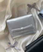 【ウィゴー/WEGO】のリボンフラップミニウォレット シルバー|ID: prp329100004521544 ipo3291000000031979417