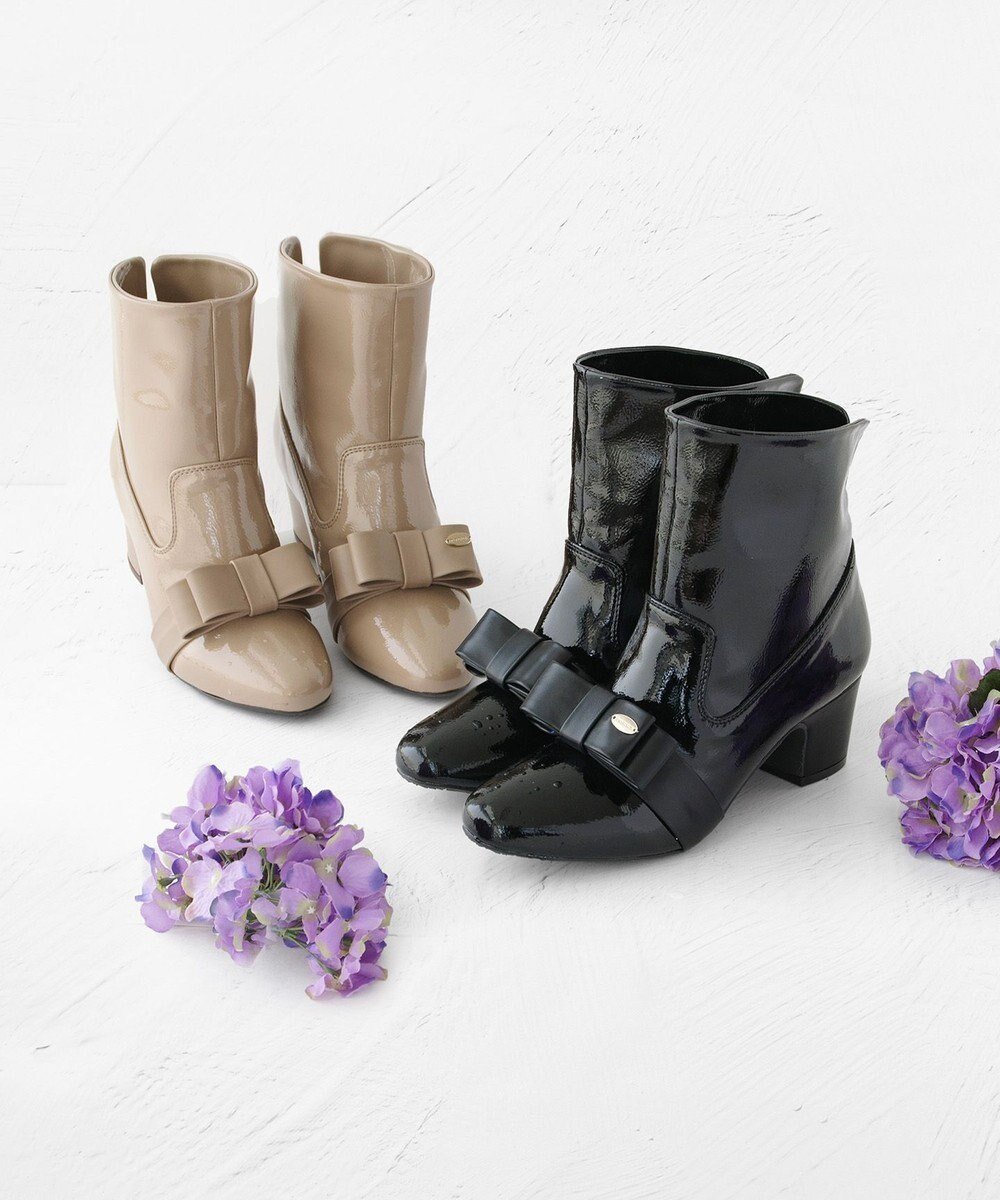 【トッカ/TOCCA】の【晴雨兼用】STEP OF RIBBON 2WAY RAINBOOTS レインブーツ インテリア・キッズ・メンズ・レディースファッション・服の通販 founy(ファニー) 　ファッション　Fashion　レディースファッション　WOMEN　エナメル　Enamel　エレガント 上品　Elegant　抗菌　Antibacterial　シャイニー　Shiny　ショート　Short　テクスチャー　Texture　フェミニン　Feminine　リボン　Ribbon　NEW・新作・新着・新入荷　New Arrivals　ビジネス 仕事 通勤　Business　ブラック系|ID: prp329100004521631 ipo3291000000031980095
