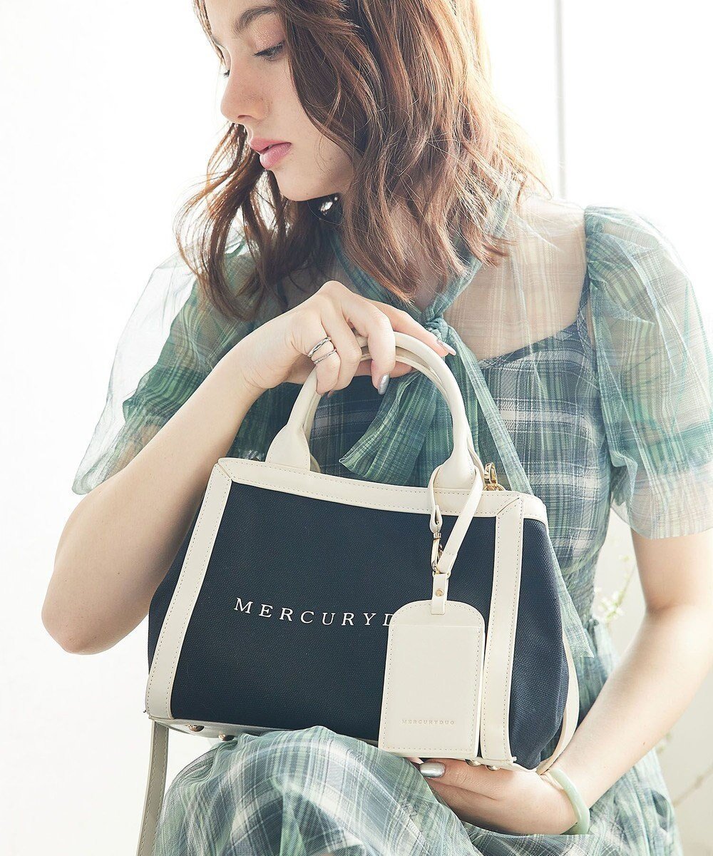 【スタイルコード/STYLE CODE】の【MERCURYDUO/マーキュリーデュオ】カードケース付 軽量キャンバスロゴ 2WAYトートバッグ インテリア・キッズ・メンズ・レディースファッション・服の通販 founy(ファニー) 　ファッション　Fashion　レディースファッション　WOMEN　バッグ　Bag　カードケース/名刺入れ　Card Cases　キャンバス　Canvas　コンパクト　Compact　傘　Umbrella　軽量　Lightweight　ショルダー　Shoulder　スクエア　Square　財布　Wallet　チャーム　Charm　台形　Trapezoid　ハンカチ　Handkerchief　パイピング　Piping　フェイクレザー　Faux Leather　フォルム　Form　ポケット　Pocket　ポーチ　Pouch　モノトーン　Monotone　おすすめ　Recommend　エレガント 上品　Elegant　二次会　Wedding Party　ブラックアイボリー|ID: prp329100004522013 ipo3291000000032341648