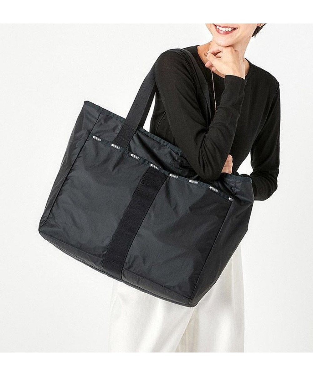 【レスポートサック/LeSportsac】のGYM TOTE BAG/ブラックC 人気、トレンドファッション・服の通販 founy(ファニー) 　ファッション　Fashion　レディースファッション　WOMEN　バッグ　Bag　巾着　Purse　シューズ　Shoes　シンプル　Simple　スポーツ　Sports　スポーティ　Sporty　トラベル　Travel　人気　Popularity　プリント　Print　ポケット　Pocket　ポーチ　Pouch　マグネット　Magnet　無地　Plain Color　ヨガ　Yoga　おすすめ　Recommend　旅行　Travel　ビジネス 仕事 通勤　Business　 other-1|ID: prp329100004522306 ipo3291000000031987997