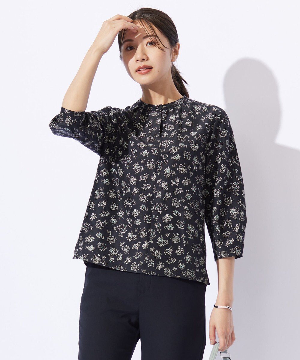 【ジェイ プレス/J.PRESS】の【洗える】ラインフラワープリント ブラウス 人気、トレンドファッション・服の通販 founy(ファニー) 　ファッション　Fashion　レディースファッション　Fashion for Women　トップス・カットソー　Cut & Sew Tops　シャツ・ブラウス・オフィスカジュアル　Elegant Blouses & Button-Ups　花柄・フラワープリント・モチーフ　Floral Prints & Motifs / Flower Pattern Tops　エレガント 上品　Elegant　洗える　Machine Washable　ギャザー　Gathered, Ruffled　スリット　Slit, Slit Detail　トレンド　Trend, Trending Now　フェミニン　Feminine, Girly　フラワー　Flower, Floral　プリント　Print, Printed Pattern　メタル　Metal, Metal Parts　ワイド　Wide, Wide Fit　A/W・秋冬　Autumn/Winter　おすすめ　Recommended / Our Picks　 other-1|ID: prp329100004522362 ipo3291000000034640001