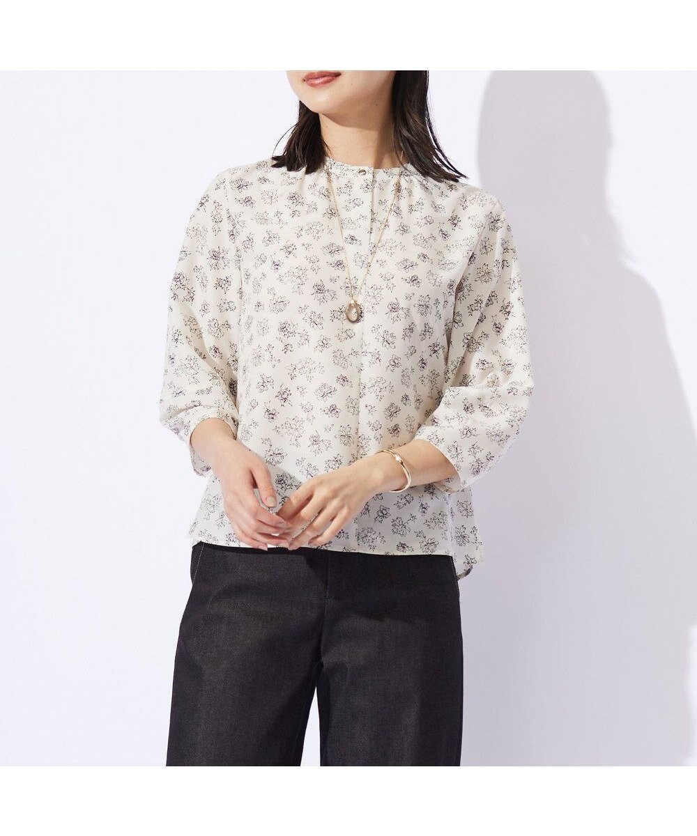 【ジェイ プレス/J.PRESS】の【洗える】ラインフラワープリント ブラウス インテリア・キッズ・メンズ・レディースファッション・服の通販 founy(ファニー) 　ファッション　Fashion　レディースファッション　Fashion for Women　トップス・カットソー　Cut & Sew Tops　シャツ・ブラウス・オフィスカジュアル　Elegant Blouses & Button-Ups　花柄・フラワープリント・モチーフ　Floral Prints & Motifs / Flower Pattern Tops　エレガント 上品　Elegant　洗える　Machine Washable　ギャザー　Gathered, Ruffled　スリット　Slit, Slit Detail　トレンド　Trend, Trending Now　フェミニン　Feminine, Girly　フラワー　Flower, Floral　プリント　Print, Printed Pattern　メタル　Metal, Metal Parts　ワイド　Wide, Wide Fit　A/W・秋冬　Autumn/Winter　おすすめ　Recommended / Our Picks　アイボリー系|ID: prp329100004522362 ipo3291000000034640004