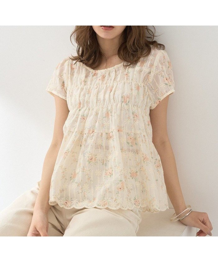 【アースミュージックアンドエコロジー/earth music&ecology】のフラワープリント刺繍ブラウス インテリア・キッズ・メンズ・レディースファッション・服の通販 founy(ファニー) https://founy.com/ ファッション Fashion レディースファッション WOMEN トップス・カットソー Tops/Tshirt シャツ/ブラウス Shirts/Blouses 花柄・フラワープリント・モチーフ Flower Patterns NEW・新作・新着・新入荷 New Arrivals おすすめ Recommend ギャザー Gather シアー Sheer シャーリング Shirring シンプル Simple スカラップ Scalloped フェミニン Feminine フォルム Form フラワー Flower プリント Print ボトム Bottom ポケット Pocket 夏 Summer 春 Spring S/S・春夏 Ss・Spring/Summer |ID: prp329100004522792 ipo3291000000031992758