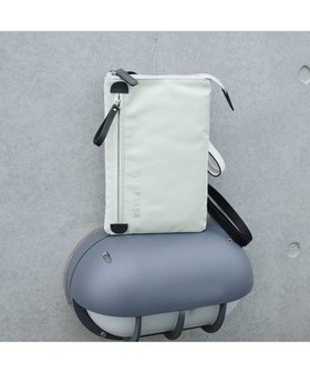 【ペレボルサ/PELLE BORSA】の縦型ポシェット Cheers チアーズ 5205 人気、トレンドファッション・服の通販 founy(ファニー) ファッション Fashion レディースファッション Fashion for Women 抗菌 Antibacterial, Bacteria-Resistant 軽量 Lightweight, Ultra Light ショルダー Shoulder, Shoulder Strap スマート Smart, Elegant 財布 Wallet, Purse ポケット Pocket, Pocket Detail ポシェット Pochette, Mini Bag ループ Loop, Loop Knit おすすめ Recommended / Our Picks 旅行 Travel |ID:prp329100004522839