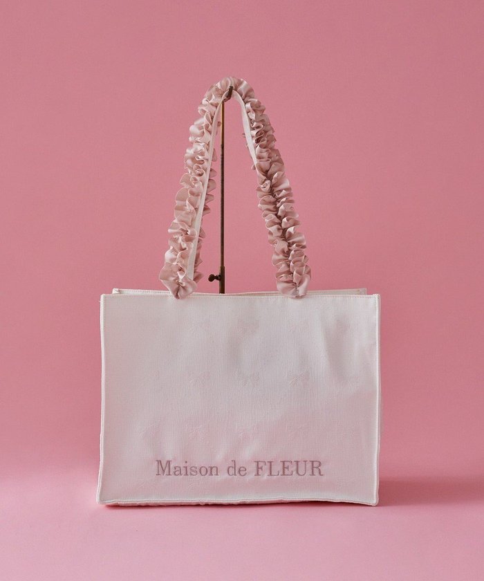 【メゾンドフルール/Maison de FLEUR】のリボン柄ジャカードスクエアトートMバッグ インテリア・キッズ・メンズ・レディースファッション・服の通販 founy(ファニー) https://founy.com/ ファッション Fashion レディースファッション WOMEN バッグ Bag NEW・新作・新着・新入荷 New Arrivals スマート Smart フリル Frills ポケット Pocket リボン Ribbon エレガント 上品 Elegant ビジネス 仕事 通勤 Business |ID: prp329100004522944 ipo3291000000031993705