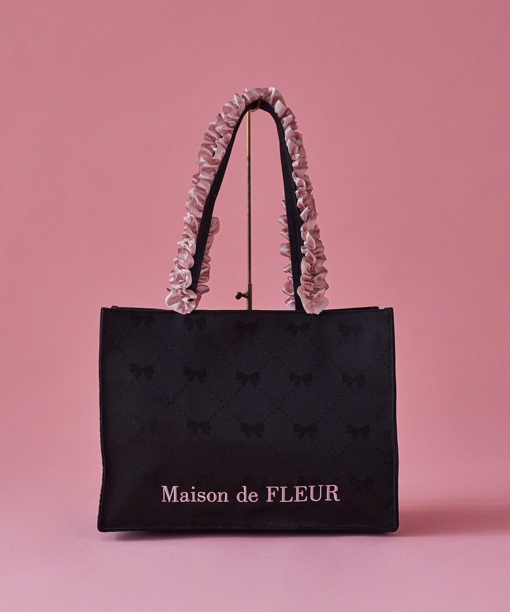 【メゾンドフルール/Maison de FLEUR】のリボン柄ジャカードスクエアトートMバッグ インテリア・キッズ・メンズ・レディースファッション・服の通販 founy(ファニー) 　ファッション　Fashion　レディースファッション　WOMEN　バッグ　Bag　NEW・新作・新着・新入荷　New Arrivals　スマート　Smart　フリル　Frills　ポケット　Pocket　リボン　Ribbon　エレガント 上品　Elegant　ビジネス 仕事 通勤　Business　Black|ID: prp329100004522944 ipo3291000000031993708