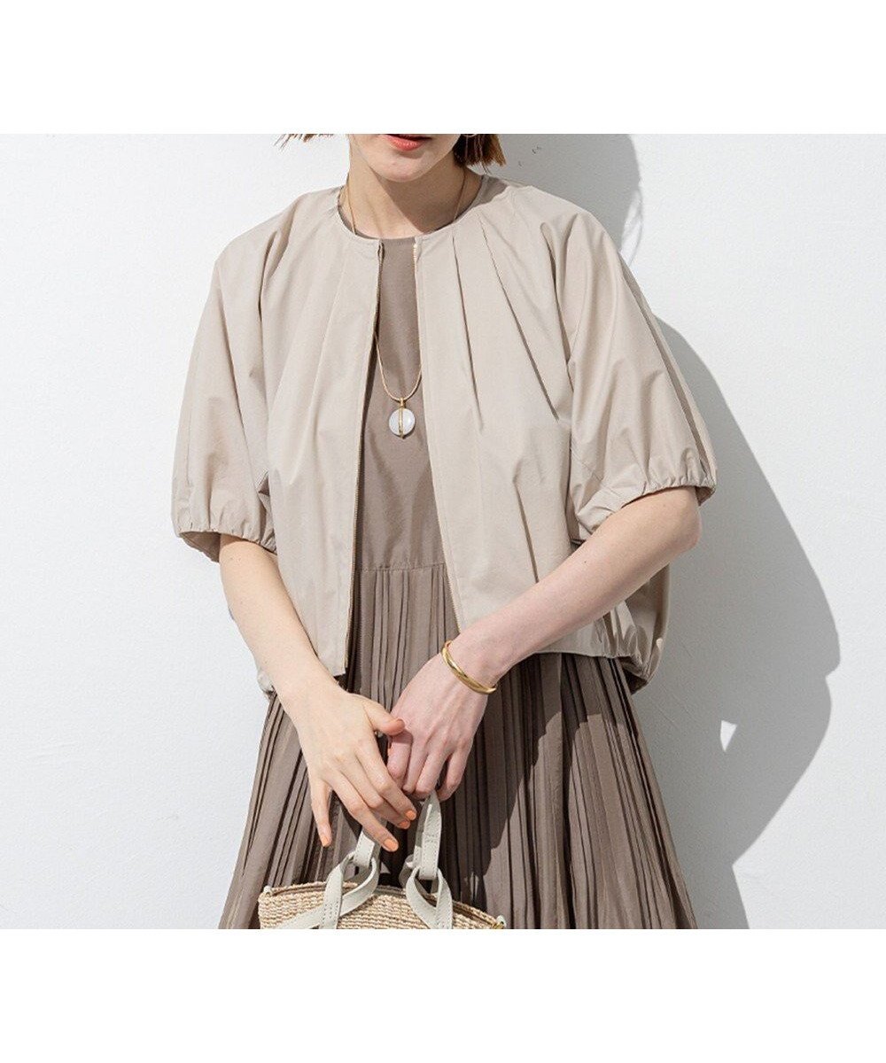 【23区/NIJYUSANKU】の【撥水性/接触冷感】ストレッチライトタイプライター コンパクトブルゾン インテリア・キッズ・メンズ・レディースファッション・服の通販 founy(ファニー) 　ファッション　Fashion　レディースファッション　Fashion for Women　アウター　Coat / Outerwear Collection　レディースジャケット・軽アウター　Jackets　ブルゾンジャケット・スポーティアウター　Blouson Jackets　春　Spring　ギャザー　Gathered, Ruffled　コンパクト　Compact, Small Size　ジャケット　Jacket, Outerwear　セットアップ　Set-Up, Coordinated Outfit　タイプライター　Typewriter Fabric, Crisp Cotton　バランス　Balance, Style Balance　フォルム　Silhouette, Form　ブルゾン　Blouson, Bomber Jacket　ボトム　Bottoms, Lower Wear　半袖　Short Sleeve, Half Sleeve　S/S・春夏　SS, Spring/Summer, Warm Season　夏　Summer　2025年　2025　2025春夏・S/S　Spring/Summer 2025 SS25　ベージュ系|ID: prp329100004522999 ipo3291000000033647218