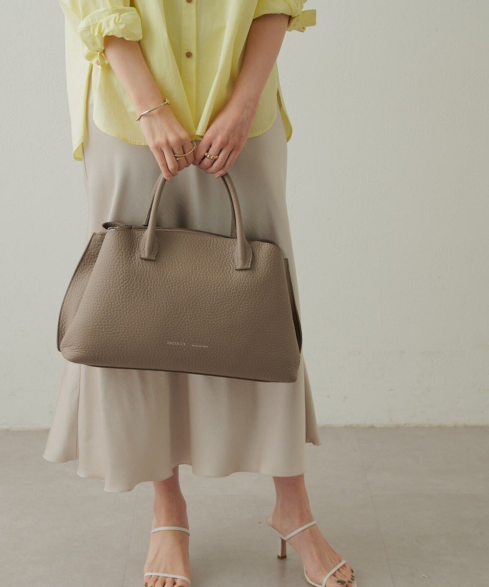 【イアクッチ/IACUCCI】のベラール L ALCE インテリア・キッズ・メンズ・レディースファッション・服の通販 founy(ファニー) 　雑誌掲載アイテム　Magazine Items　ファッション雑誌　Fashion Magazines　クラッシィ　CLASSY.　ファッション　Fashion　レディースファッション　WOMEN　バッグ　Bag　12月号　December Issue　ショルダー　Shoulder　シンプル　Simple　財布　Wallet　雑誌　Magazine　人気　Popularity　ポケット　Pocket　メタル　Metal　A/W・秋冬　Aw・Autumn/Winter・Fw・Fall-Winter　おすすめ　Recommend　2024年　2024　ビジネス 仕事 通勤　Business　2024-2025秋冬・A/W　Aw/Autumn/Winter/Fw/Fall/2024-2025　トープ|ID: prp329100004523918 ipo3291000000032001137