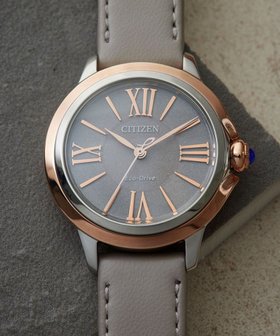 【シチズン/CITIZEN】の【上品さと高級感のあるサステナブルウオッチ】電池交換不要 光発電エコ・ドライブ ROUND Collection 人気、トレンドファッション・服の通販 founy(ファニー) ファッション Fashion レディースファッション Fashion for Women 腕時計 Wristwatch ガラス Glass, Glassware スタイリッシュ Stylish, Fashionable 時計 Watch, Wristwatch フォルム Silhouette, Form リーフ Leaf, Botanical Leaf エレガント 上品 Elegant |ID:prp329100004523951