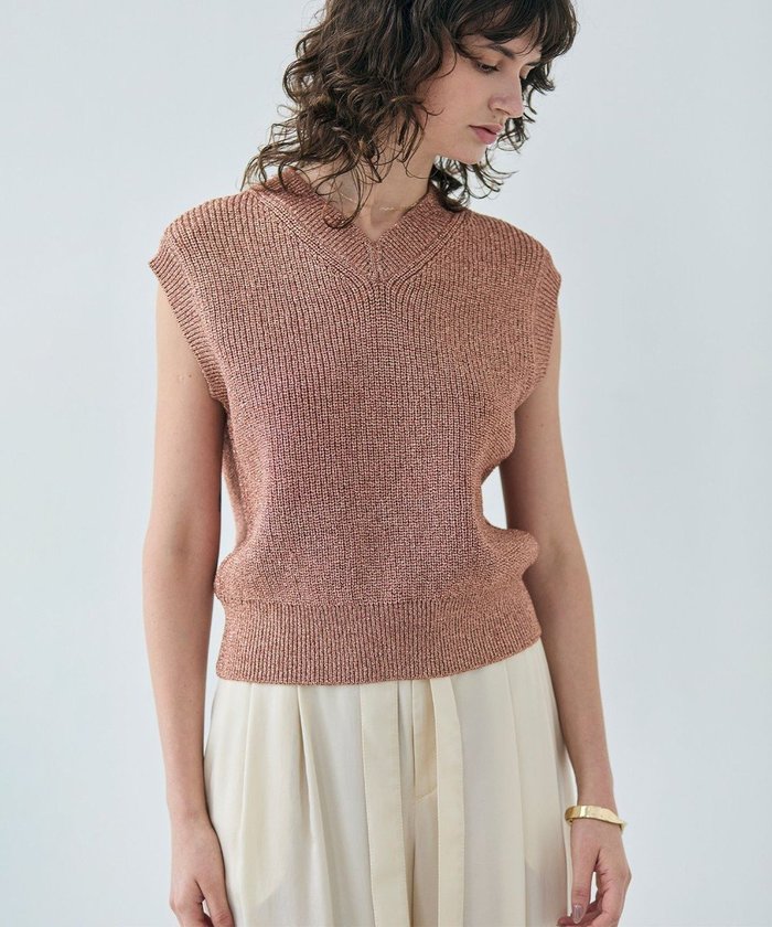 【ベイジ,/BEIGE,】の【洗える・eclat 5月号掲載】VANDA / ラメ入りVネックノースリーブニット インテリア・キッズ・メンズ・レディースファッション・服の通販 founy(ファニー) https://founy.com/ 雑誌掲載アイテム Magazine Items ファッション雑誌 Fashion Magazines エクラ eclat ファッション Fashion レディースファッション WOMEN トップス・カットソー Tops/Tshirt ニット Knit Tops キャミソール / ノースリーブ No Sleeves Vネック V-Neck 5月号 May Issue セーター Sweater トレンド Trend メタリック Metallic ワイド Wide エレガント 上品 Elegant 再入荷 Restock/Back In Stock/Re Arrival 夏 Summer 春 Spring S/S・春夏 Ss・Spring/Summer 洗える Washable 雑誌 Magazine |ID: prp329100004523972 ipo3291000000032001445