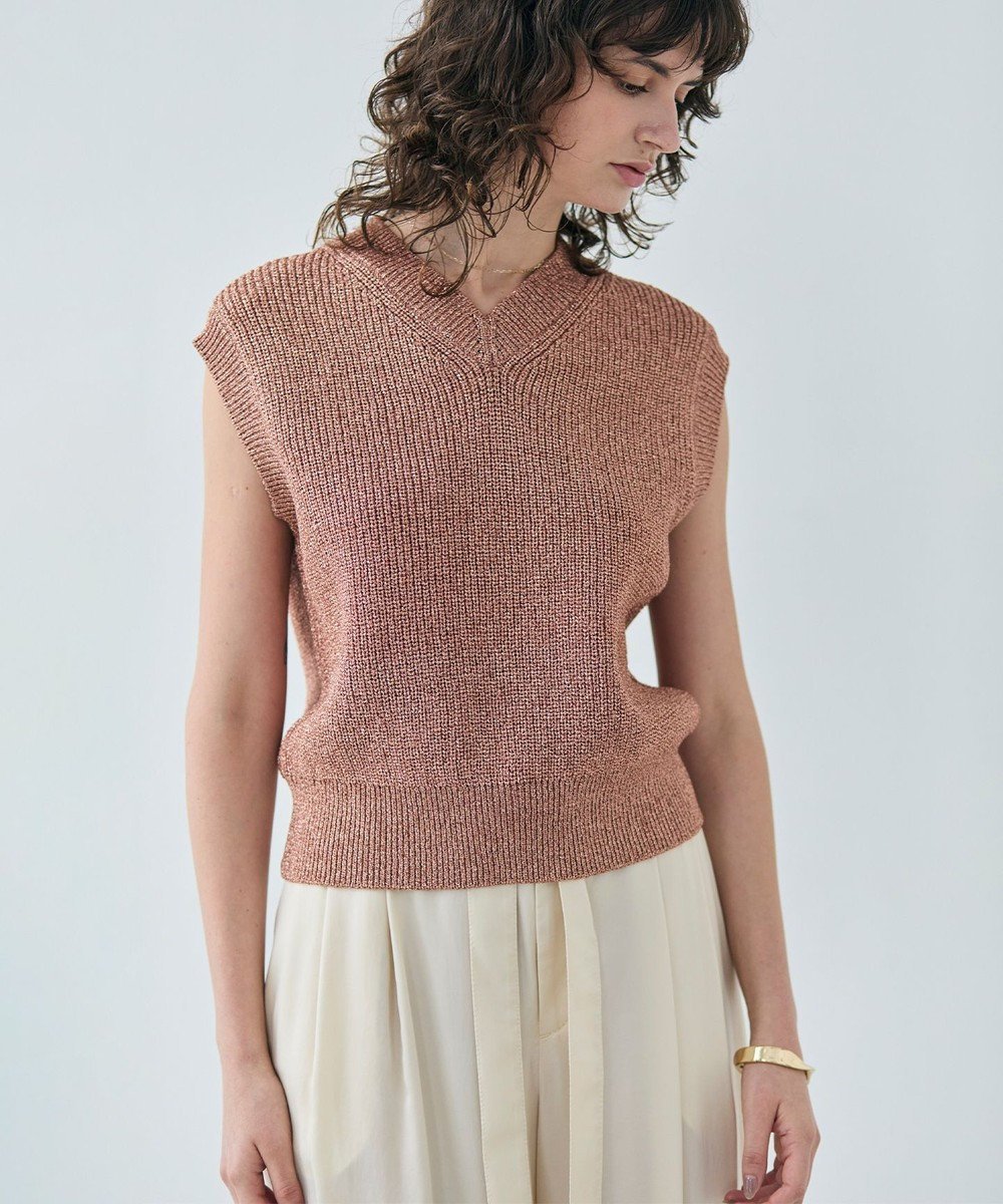 【ベイジ,/BEIGE,】の【洗える・eclat 5月号掲載】VANDA / ラメ入りVネックノースリーブニット 人気、トレンドファッション・服の通販 founy(ファニー) 　雑誌掲載アイテム　Magazine Items　ファッション雑誌　Fashion Magazines　エクラ　eclat　ファッション　Fashion　レディースファッション　WOMEN　トップス・カットソー　Tops/Tshirt　ニット　Knit Tops　キャミソール / ノースリーブ　No Sleeves　Vネック　V-Neck　5月号　May Issue　セーター　Sweater　トレンド　Trend　メタリック　Metallic　ワイド　Wide　エレガント 上品　Elegant　再入荷　Restock/Back In Stock/Re Arrival　夏　Summer　春　Spring　S/S・春夏　Ss・Spring/Summer　洗える　Washable　雑誌　Magazine　 other-1|ID: prp329100004523972 ipo3291000000032001445