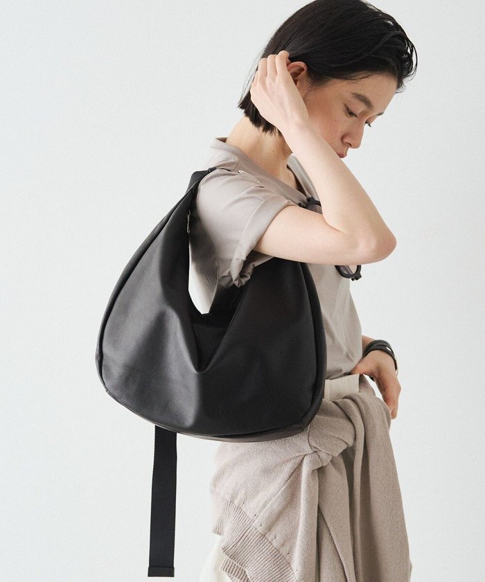 【ラシット/russet】のソフトレザーラウンドビッグショルダーバッグ(CE-1325-WEB) インテリア・キッズ・メンズ・レディースファッション・服の通販 founy(ファニー) https://founy.com/ ファッション Fashion レディースファッション WOMEN 傘 Umbrella 軽量 Lightweight ショルダー Shoulder シンプル Simple スマート Smart 財布 Wallet トレンド Trend 人気 Popularity ハーフ Half バランス Balance ビッグ Big フィット Fit フォルム Form ポケット Pocket リアル Real 再入荷 Restock/Back In Stock/Re Arrival おすすめ Recommend 日本製 Made In Japan ビジネス 仕事 通勤 Business |ID: prp329100004523974 ipo3291000000032001452