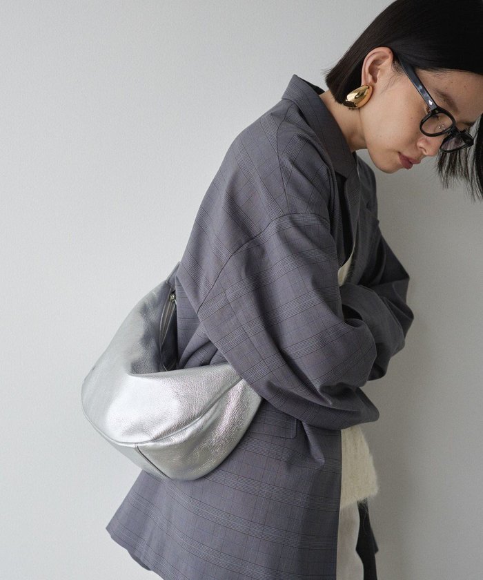 【ラシット/russet】のソフトレザーラウンドショルダーバッグ【シルバー】(CE-1470-WEB) インテリア・キッズ・メンズ・レディースファッション・服の通販 founy(ファニー) https://founy.com/ ファッション Fashion レディースファッション WOMEN アクセサリー Accessories 軽量 Lightweight シルバー Silver シンプル Simple スマート Smart 財布 Wallet トレンド Trend 定番 Standard 人気 Popularity ハーフ Half フィット Fit フォルム Form ポケット Pocket メタリック Metallic 再入荷 Restock/Back In Stock/Re Arrival おすすめ Recommend 日本製 Made In Japan |ID: prp329100004524012 ipo3291000000032001590