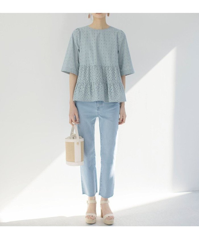 【組曲/KUMIKYOKU】のミッドデニム パンツ インテリア・キッズ・メンズ・レディースファッション・服の通販 founy(ファニー) https://founy.com/ ファッション Fashion レディースファッション Fashion for Women パンツ Pants & Trousers デニムパンツ・ジーンズ・美脚デニム Denim Jeans & Pants クロップド Cropped, Short Length シューズ Shoes, Footwear シルバー Silver, Metallic Silver ストレッチ Stretch, Stretchy Fabric テーパード Tapered, Tapered Pants デニム Denim, Jeans Material パッチ Patch, Appliqué フィット Fit, Slim Fit フラット Flat, Flat Shoes フリンジ Fringe, Tassel ブリーチ Bleach, Washed Finish ポケット Pocket, Pocket Detail ヨーク Yoke, Yoke Design A/W・秋冬 Autumn/Winter S/S・春夏 SS, Spring/Summer, Warm Season おすすめ Recommended / Our Picks 夏 Summer エレガント 上品 Elegant |ID: prp329100004524168 ipo3291000000034378221