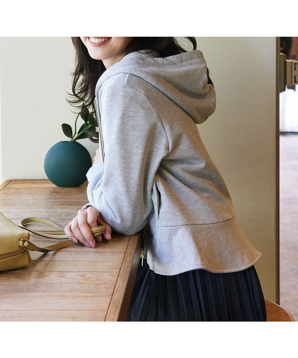 【組曲/KUMIKYOKU】のラメペプラムパーカー インテリア・キッズ・メンズ・レディースファッション・服の通販 founy(ファニー) 　ファッション　Fashion　レディースファッション　Fashion for Women　トップス・カットソー　Cut & Sew Tops　レディースパーカー・カジュアルフーディー　Casual Hoodies & Sweatshirts　春　Spring　ストレッチ　Stretch, Stretchy Fabric　トレンド　Trend, Trending Now　パーカー　Hoodie, Parka　ペプラム　Peplum, Flared Hem　ループ　Loop, Loop Knit　S/S・春夏　SS, Spring/Summer, Warm Season　おすすめ　Recommended / Our Picks　夏　Summer　エレガント 上品　Elegant　シルバー系|ID: prp329100004524249 ipo3291000000033712002