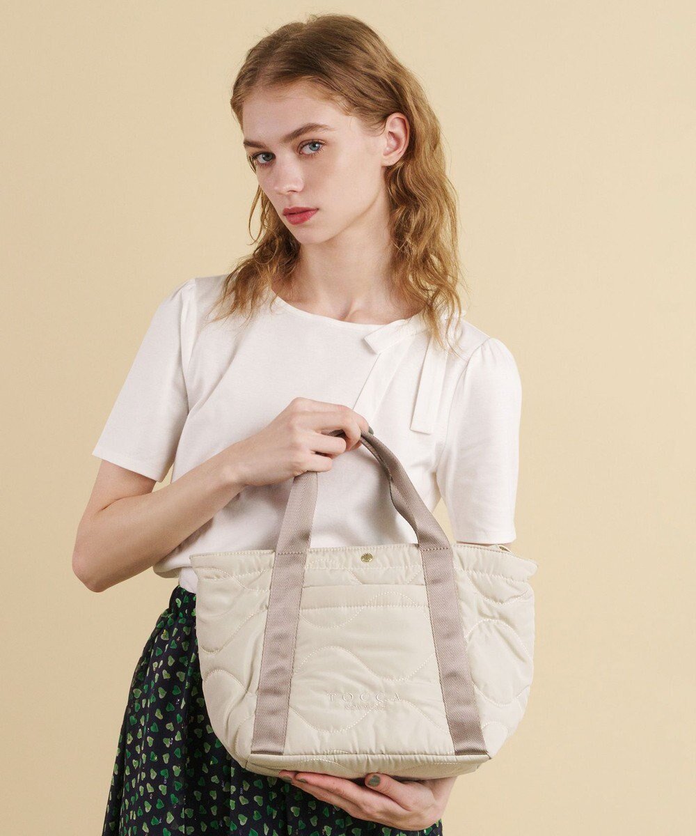 【トッカ/TOCCA】の【WEB&一部店舗限定】BOSCO POCHETTE トートバッグ インテリア・キッズ・メンズ・レディースファッション・服の通販 founy(ファニー) 　ファッション　Fashion　レディースファッション　WOMEN　バッグ　Bag　キルト　Quilt　コンパクト　Compact　シューズ　Shoes　ジップ　Zip　スポーツ　Sports　スポーティ　Sporty　財布　Wallet　トレンド　Trend　ポケット　Pocket　おすすめ　Recommend　旅行　Travel　ビジネス 仕事 通勤　Business　アイボリー系|ID: prp329100004524334 ipo3291000000032002781