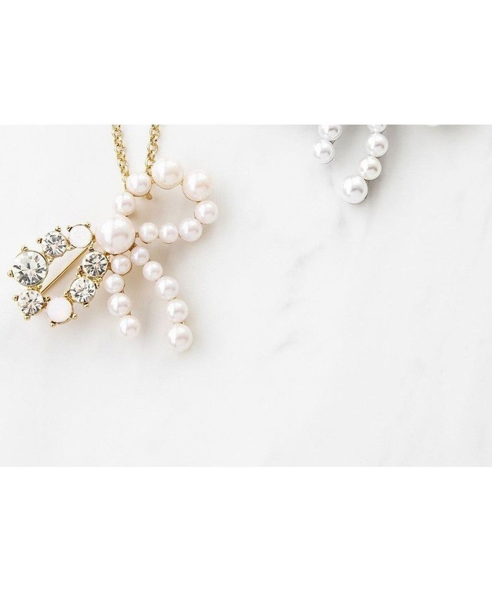 【トッカ/TOCCA】のRIBBON BROOCH NECKLACE ブローチネックレス インテリア・キッズ・メンズ・レディースファッション・服の通販 founy(ファニー) https://founy.com/ ファッション Fashion レディースファッション WOMEN ジュエリー Jewelry ネックレス Necklaces おすすめ Recommend アクセサリー Accessories アシンメトリー Asymmetry ギフト プレゼント Gift Present セレモニー Ceremony チェーン Chain ネックレス Necklace パール Pearl ビジュー Bijou フォルム Form フォーマル Formal フリル Frills ブローチ Brooch ミックス Mix リボン Ribbon エレガント 上品 Elegant 無地 Plain Color |ID: prp329100004524825 ipo3291000000032004747