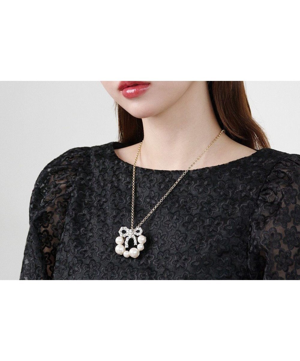 【トッカ/TOCCA】の【2WAY】PROMISE PEARL RIBBON BROOCH NECKLACE ブローチ ネックレス インテリア・キッズ・メンズ・レディースファッション・服の通販 founy(ファニー) 　ファッション　Fashion　レディースファッション　WOMEN　ジュエリー　Jewelry　ネックレス　Necklaces　2025年　2025　2025春夏・S/S　Ss,Spring/Summer,2025　アクセサリー　Accessories　アシンメトリー　Asymmetry　サークル　Circle　シンプル　Simple　セレモニー　Ceremony　トレンド　Trend　ドレス　Dress　ネックレス　Necklace　パール　Pearl　ビジュー　Bijou　フェミニン　Feminine　フォルム　Form　ブローチ　Brooch　モダン　Modern　モチーフ　Motif　ランダム　Random　リボン　Ribbon　夏　Summer　S/S・春夏　Ss・Spring/Summer　ゴールド系|ID: prp329100004526748 ipo3291000000032013695
