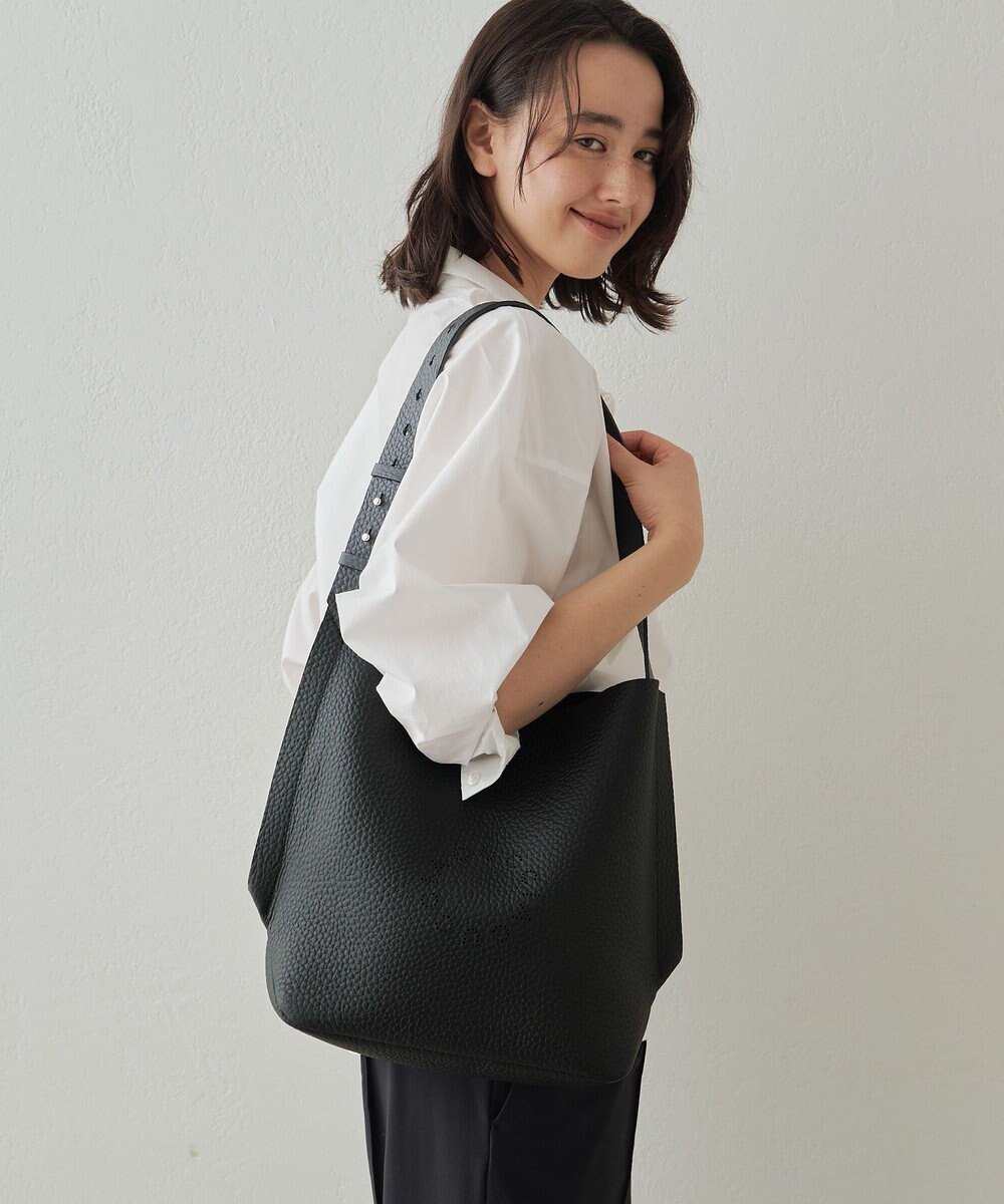 【イアクッチ/IACUCCI】のグッシオ ワンハンドルトート ALCE インテリア・キッズ・メンズ・レディースファッション・服の通販 founy(ファニー) 　ファッション　Fashion　レディースファッション　Fashion for Women　バッグ　Bags　サークル　Circle, Round Design　ショルダー　Shoulder, Shoulder Strap　シンプル　Simple, Minimal　スクエア　Square, Square Shape　人気　Popular, Best Seller　マグネット　Magnet, Magnetic Closure　S/S・春夏　SS, Spring/Summer, Warm Season　夏　Summer　ビジネス 仕事 通勤　Business / Work / Commuting　2025年　2025　2025春夏・S/S　Spring/Summer 2025 SS25　ブラック|ID: prp329100004526865 ipo3291000000033577109