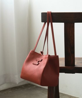 【イアクッチ/IACUCCI】 センティエーロ ミニトート CERVO人気、トレンドファッション・服の通販 founy(ファニー) ファッション Fashion レディースファッション Fashion for Women バッグ Bags 今季 This Season, Current Season シンプル Simple, Minimal トレンド Trend, Trending Now 人気 Popular, Best Seller バケツ Bucket, Bucket Style フォルム Silhouette, Form フロント Front, Front Design マグネット Magnet, Magnetic Closure ワンポイント One Point, Statement Accent S/S・春夏 SS, Spring/Summer, Warm Season 夏 Summer 2025年 2025 2025春夏・S/S Spring/Summer 2025 SS25 |ID:prp329100004526873