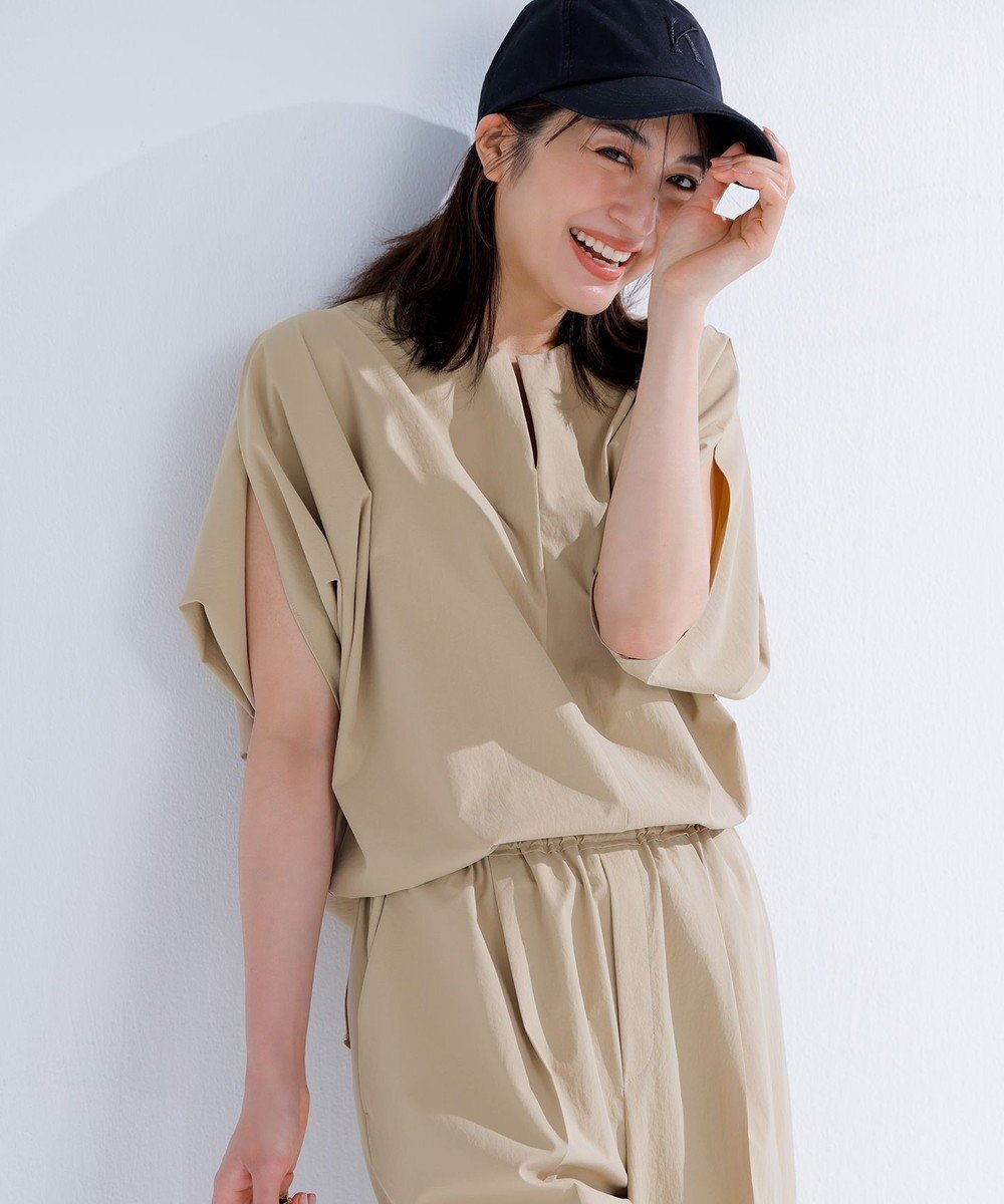 【ベイジ,/BEIGE,】の【接触冷感/UVカット/洗える・BAILA 8.9月合併号掲載】YANN / Vスリットプルオーバーブラウス 人気、トレンドファッション・服の通販 founy(ファニー) 　ファッション　Fashion　レディースファッション　Fashion for Women　トップス・カットソー　Cut & Sew Tops　シャツ・ブラウス・オフィスカジュアル　Elegant Blouses & Button-Ups　カジュアルプルオーバー・ニットトップス　Pullovers & Knit Tops / Casual Pullovers　春　Spring　洗える　Machine Washable　シンプル　Simple, Minimal　スリット　Slit, Slit Detail　セットアップ　Set-Up, Coordinated Outfit　ドレープ　Drape, Draping Fabric　人気　Popular, Best Seller　フォルム　Silhouette, Form　S/S・春夏　SS, Spring/Summer, Warm Season　夏　Summer　 other-1|ID: prp329100004526916 ipo3291000000036311590