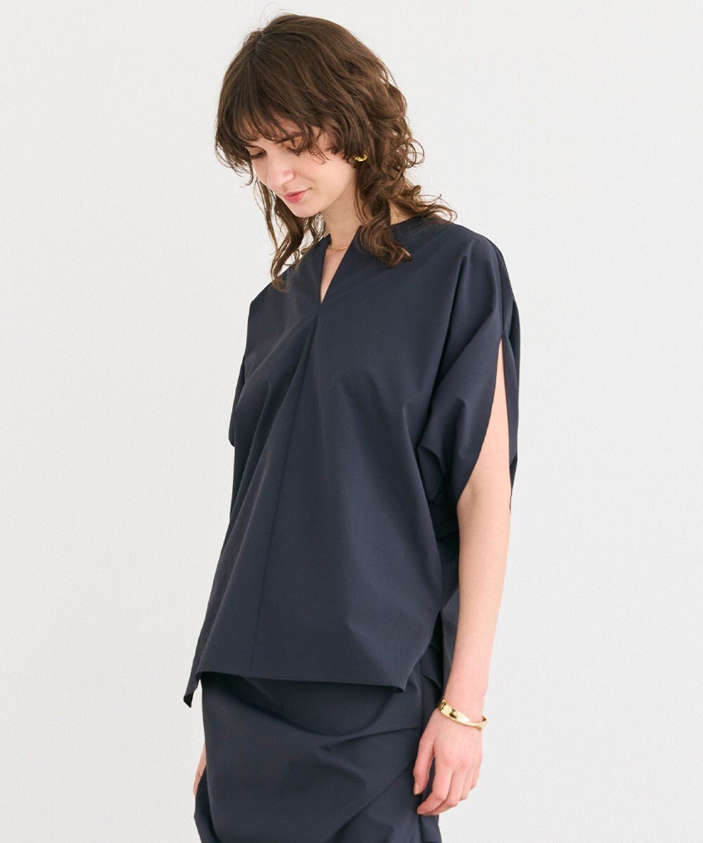 【ベイジ,/BEIGE,】の【接触冷感/UVカット/洗える・BAILA 8.9月合併号掲載】YANN / Vスリットプルオーバーブラウス インテリア・キッズ・メンズ・レディースファッション・服の通販 founy(ファニー) 　ファッション　Fashion　レディースファッション　Fashion for Women　トップス・カットソー　Cut & Sew Tops　シャツ・ブラウス・オフィスカジュアル　Elegant Blouses & Button-Ups　カジュアルプルオーバー・ニットトップス　Pullovers & Knit Tops / Casual Pullovers　春　Spring　洗える　Machine Washable　シンプル　Simple, Minimal　スリット　Slit, Slit Detail　セットアップ　Set-Up, Coordinated Outfit　ドレープ　Drape, Draping Fabric　人気　Popular, Best Seller　フォルム　Silhouette, Form　S/S・春夏　SS, Spring/Summer, Warm Season　夏　Summer　Black|ID: prp329100004526916 ipo3291000000036311593