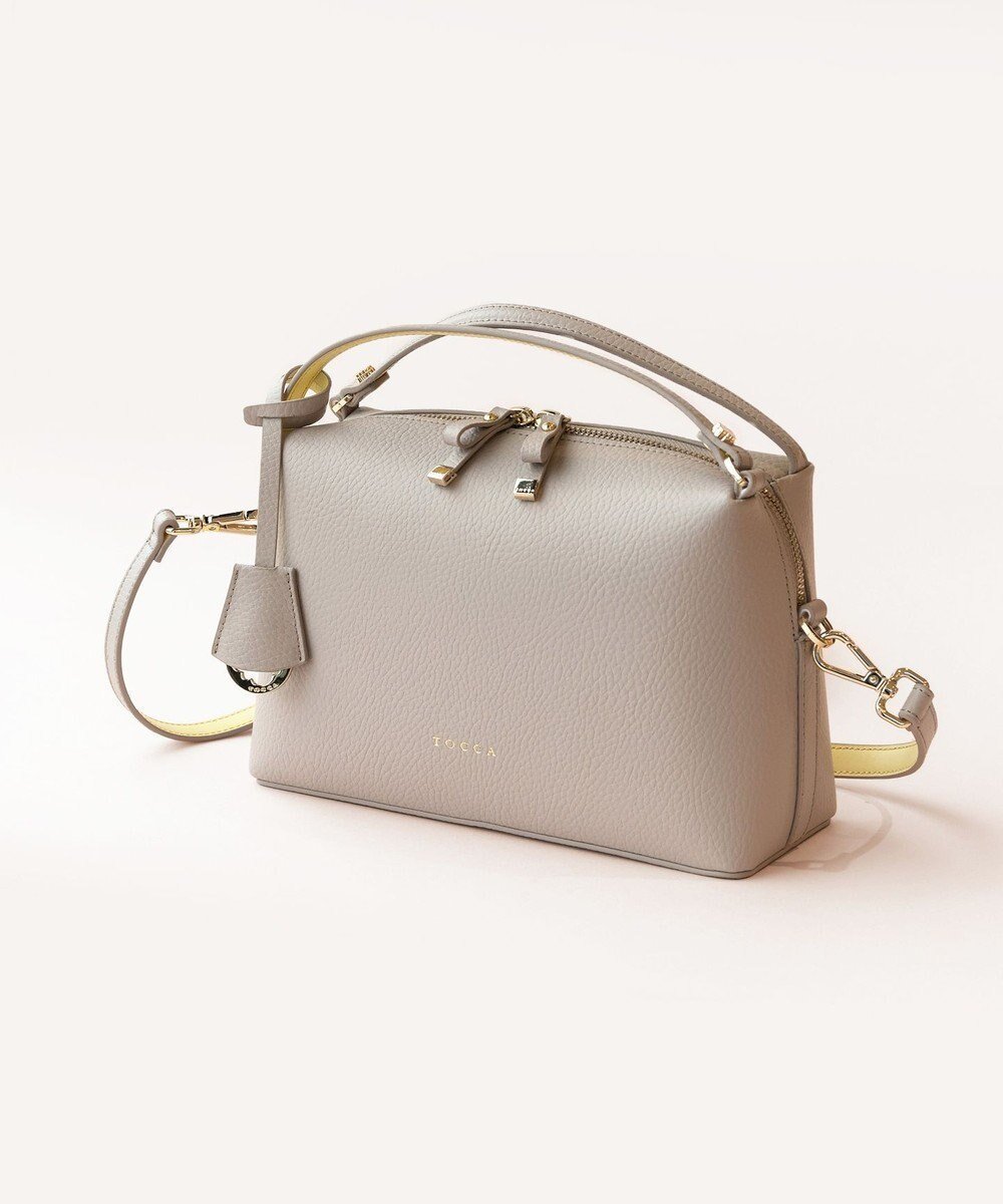 【トッカ/TOCCA】のMELODY LEATHER POCHETTE ポシェットバッグ インテリア・キッズ・メンズ・レディースファッション・服の通販 founy(ファニー) 　ファッション　Fashion　レディースファッション　WOMEN　バッグ　Bag　シンプル　Simple　スクエア　Square　ハンドバッグ　Handbag　フェミニン　Feminine　フォルム　Form　フラット　Flat　ポケット　Pocket　ポシェット　Pochette　モダン　Modern　ロマンティック　Romantic　財布　Wallet　雑誌　Magazine　ライトグレー系|ID: prp329100004526960 ipo3291000000032014602