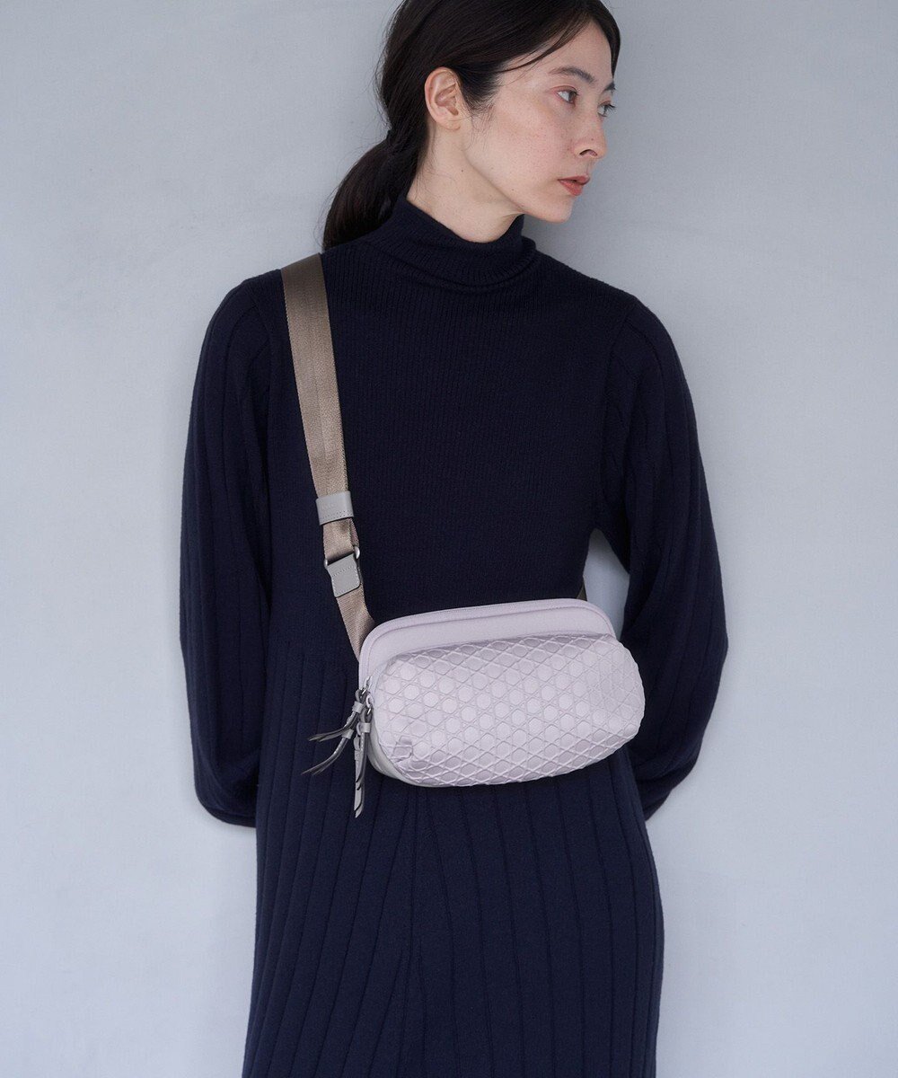 【ミヤビヤ/MIYABIYA】のLAQUOH【撥水加工】篭目柄エンボスボンディング2WAYショルダー インテリア・キッズ・メンズ・レディースファッション・服の通販 founy(ファニー) 　ファッション　Fashion　レディースファッション　Fashion for Women　エアリー　Airy Texture　コンパクト　Compact, Small Size　ショルダー　Shoulder, Shoulder Strap　スポーティ　Sporty, Casual Athletic　パターン　Pattern, Design Print　フィット　Fit, Slim Fit　フォルム　Silhouette, Form　ポケット　Pocket, Pocket Detail　ライトグレー|ID: prp329100004527014 ipo3291000000032746325