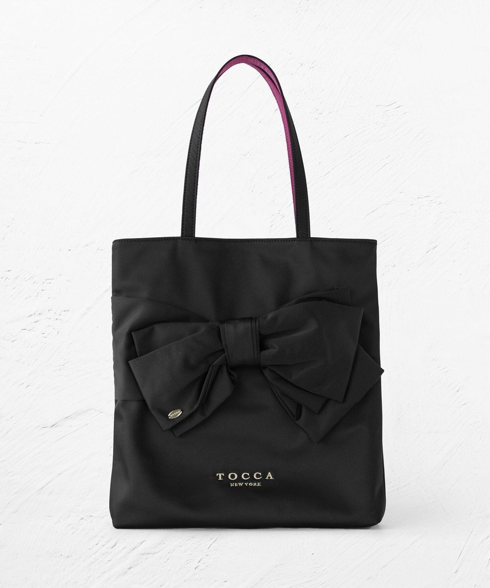 【トッカ/TOCCA】の【A4サイズ対応・一部カラー撥水】T CADEAU NEW BAG フラットトートバッグ インテリア・キッズ・メンズ・レディースファッション・服の通販 founy(ファニー) 　ファッション　Fashion　レディースファッション　WOMEN　バッグ　Bag　アシンメトリー　Asymmetry　ジップ　Zip　財布　Wallet　雑誌　Magazine　トレンド　Trend　ヘリンボーン　Herringbone　ポケット　Pocket　メタリック　Metallic　リボン　Ribbon　S/S・春夏　Ss・Spring/Summer　おすすめ　Recommend　夏　Summer　エレガント 上品　Elegant　ギフト プレゼント　Gift Present　2025年　2025　2025春夏・S/S　Ss,Spring/Summer,2025　ブラックナイロン|ID: prp329100004527021 ipo3291000000032014829