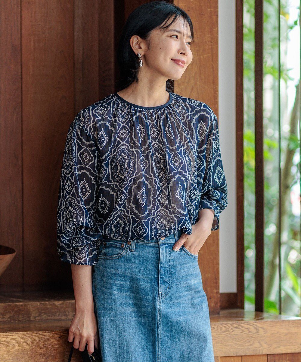【23区/NIJYUSANKU】の【洗える】オーナメントプリント ブラウス 人気、トレンドファッション・服の通販 founy(ファニー) 　ファッション　Fashion　レディースファッション　WOMEN　トップス・カットソー　Tops/Tshirt　シャツ/ブラウス　Shirts/Blouses　洗える　Washable　カーディガン　Cardigan　ギャザー　Gather　シルク　Silk　シンプル　Simple　スカーフ　Scarf　スリーブ　Sleeve　セットアップ　Set Up　デニム　Denim　トレーナー　Trainer　パターン　Pattern　フランス　France　プリント　Print　ボトム　Bottom　モチーフ　Motif　A/W・秋冬　Aw・Autumn/Winter・Fw・Fall-Winter　冬　Winter　再入荷　Restock/Back In Stock/Re Arrival　2024年　2024　2024-2025秋冬・A/W　Aw/Autumn/Winter/Fw/Fall/2024-2025　 other-1|ID: prp329100004527086 ipo3291000000032015128
