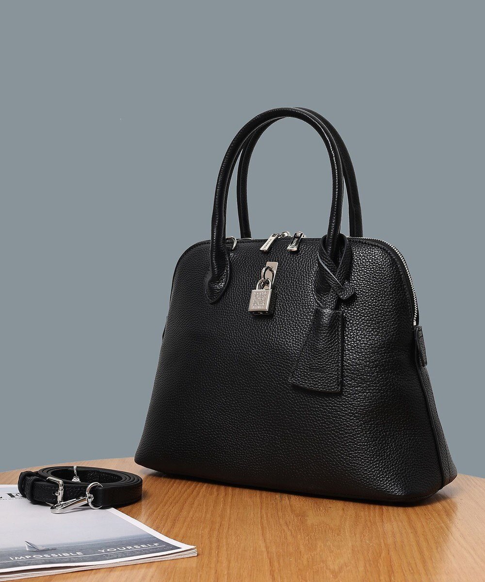 【スタイルコード/STYLE CODE】の【PADMA/パドマ】 キーチャーム付 本革ハンドバッグ インテリア・キッズ・メンズ・レディースファッション・服の通販 founy(ファニー) 　ファッション　Fashion　レディースファッション　WOMEN　バッグ　Bag　シンプル　Simple　スタイリッシュ　Stylish　チャーム　Charm　人気　Popularity　ハンドバッグ　Handbag　フェミニン　Feminine　フォルム　Form　フォーマル　Formal　ボックス　Box　おすすめ　Recommend　エレガント 上品　Elegant　セレモニー　Ceremony　クリスマス X'mas　Christmas Xmas　ギフト プレゼント　Gift Present　入学式　Entrance Ceremony　卒業式　Graduation Ceremony　結婚式　Wedding Ceremony　ビジネス 仕事 通勤　Business　ブラック|ID: prp329100004527090 ipo3291000000032015148