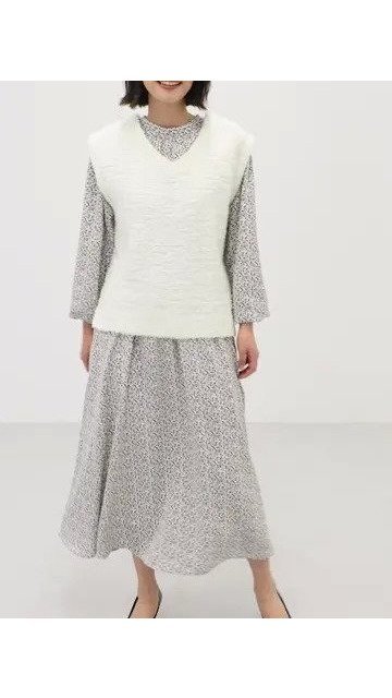 【エニィ スィス/any SiS】の【洗える】フラワープリントワンピース × ニットベスト セット 人気、トレンドファッション・服の通販 founy(ファニー) 　ファッション　Fashion　レディースファッション　Fashion for Women　アウター　Coat / Outerwear Collection　インナー　Innerwear　ウォッシャブル　Machine Washable　春　Spring　洗える　Machine Washable　シャーリング　Shirring, Ruched　ジャケット　Jacket, Outerwear　スタンド　Stand Collar, Upright Stand　ストライプ　Stripe, Striped Pattern　スリット　Slit, Slit Detail　セットアップ　Set-Up, Coordinated Outfit　デニム　Denim, Jeans Material　ドット　Polka Dot, Dot Pattern　ブルゾン　Blouson, Bomber Jacket　プリント　Print, Printed Pattern　ベスト　Vest, Waistcoat　ボトム　Bottoms, Lower Wear　S/S・春夏　SS, Spring/Summer, Warm Season　おすすめ　Recommended / Our Picks　夏　Summer　エレガント 上品　Elegant　新作・新入荷　New Arrivals / New In　ビジネス 仕事 通勤　Business / Work / Commuting　 other-1|ID: prp329100004527164 ipo3291000000033712016