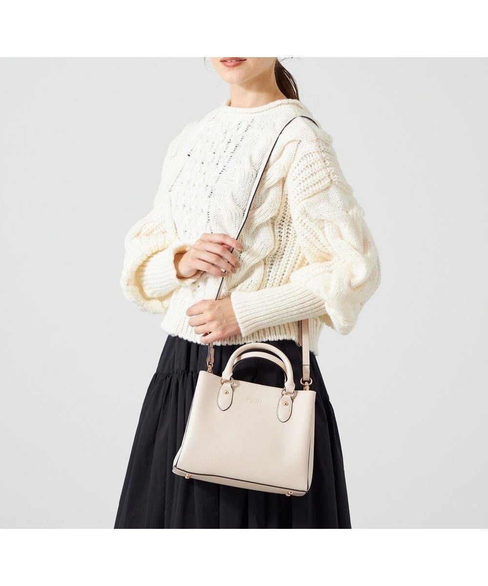 【ラ バガジェリー/LA BAGAGERIE】の【MONICA】スクエア2WAYハンドバッグ インテリア・キッズ・メンズ・レディースファッション・服の通販 founy(ファニー) 　ファッション　Fashion　レディースファッション　WOMEN　バッグ　Bag　イエロー　Yellow　コンパクト　Compact　シンプル　Simple　スクエア　Square　スマート　Smart　財布　Wallet　ハンドバッグ　Handbag　ポケット　Pocket　別注　Special Order　マグネット　Magnet　エレガント 上品　Elegant　アイボリー|ID: prp329100004527321 ipo3291000000032016054
